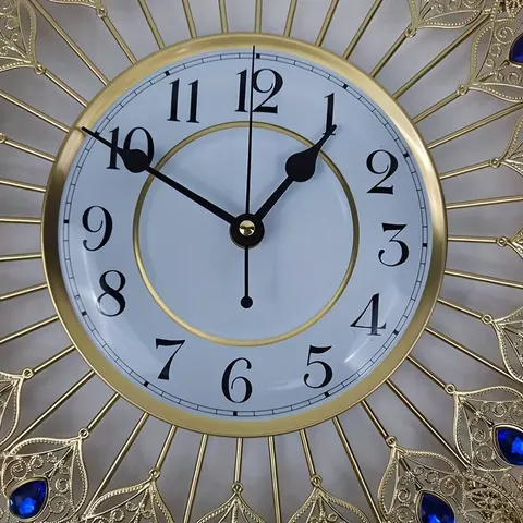 European Style Light Luxury Metal Leaves Art Wall Clock for Living Room Bedroom Home Decor Metal Handicrafts