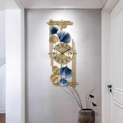 Modern Light Luxury Wall Decor Metal Wall Hanging Clock for Living Room Bedroom Sofa Background Wall Craftwork