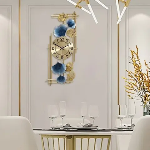Modern Light Luxury Wall Decor Metal Wall Hanging Clock for Living Room Bedroom Sofa Background Wall Craftwork