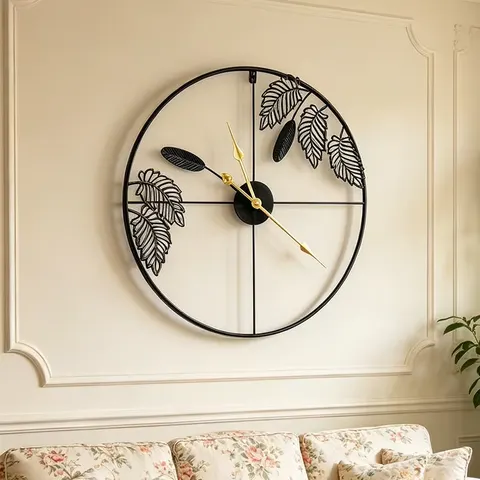 Modern Minimalist Iron Wall Clock Silent Nordic Style Hanging Clock for Living Room Decoration Craftwork Hanging Piece